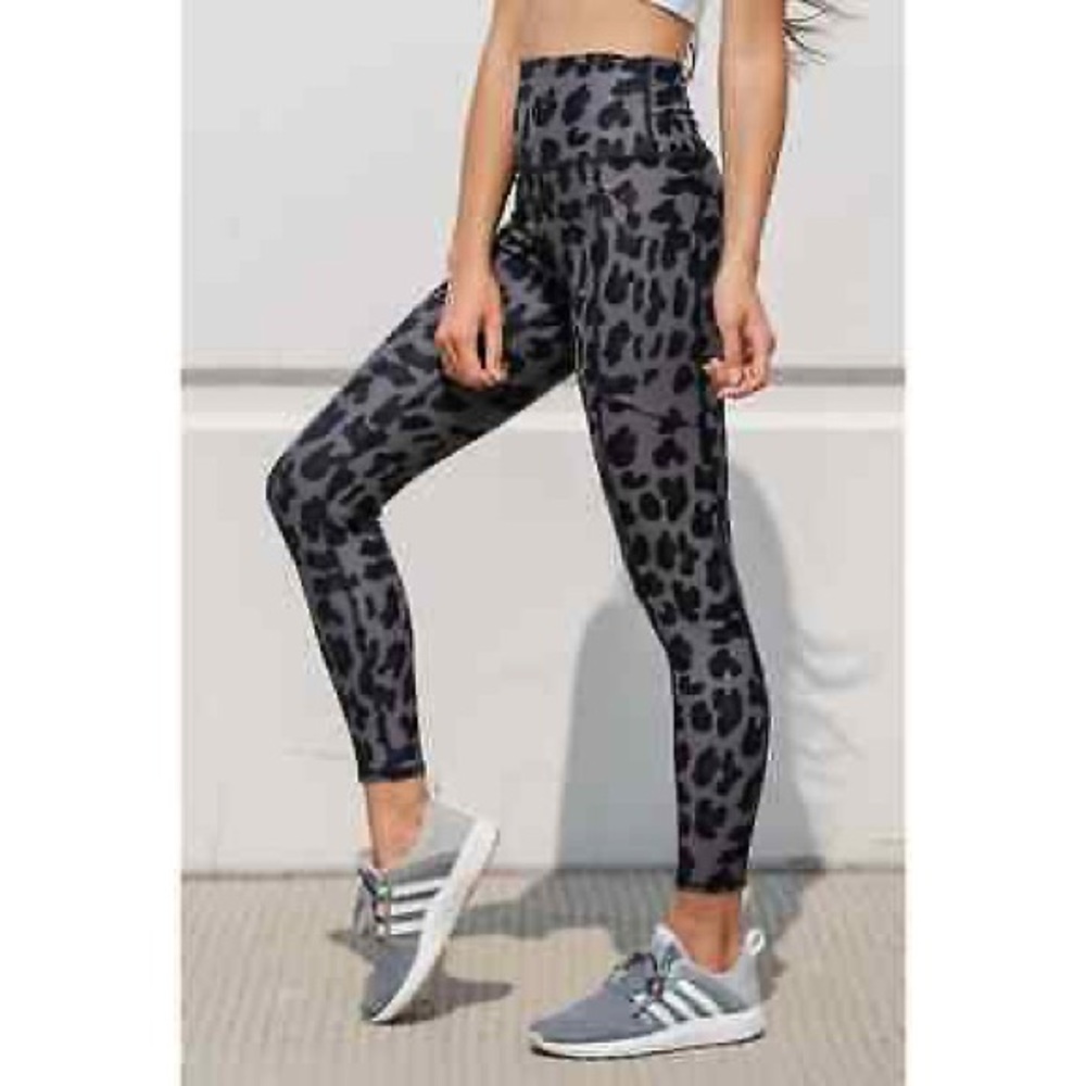 Savvi Geo Leopard Print Leggings Size M NWT